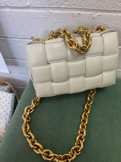 chalk Bottega Veneta padded woven cassette design Daniel Lee, Width: ~9.5 inches (24 cm) Height: ~7 inches (18 cm) Depth: ~2 inches (5 cm) Top Handle Drop: ~5 inches (13 cm) Shoulder Strap Drop: ~18 inches (46 cm)