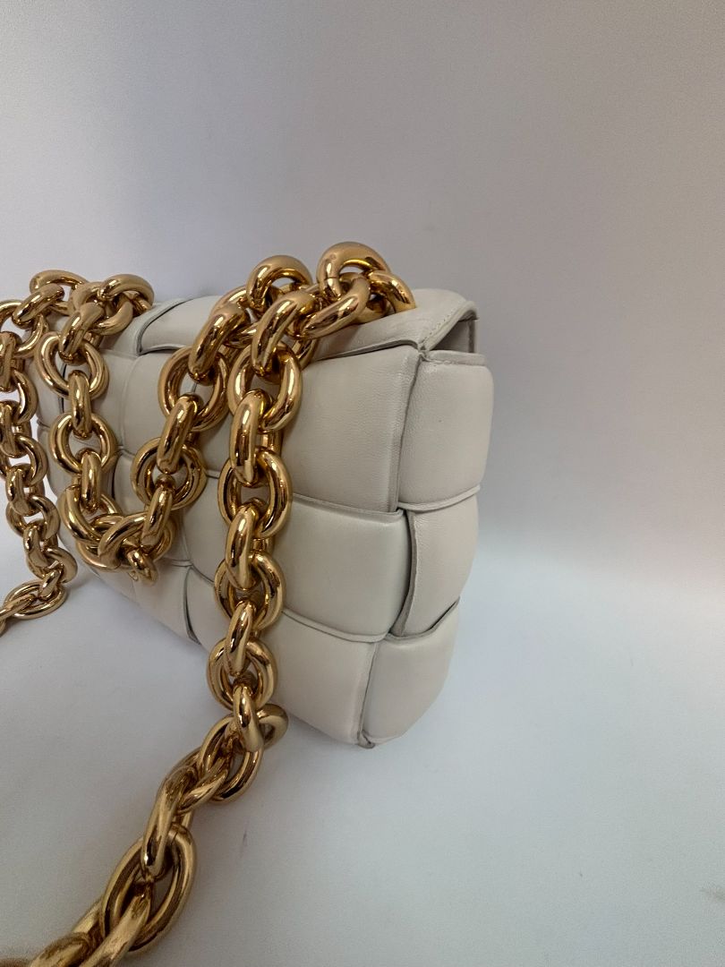 chalk Bottega Veneta padded woven cassette design Daniel Lee, Width: ~9.5 inches (24 cm) Height: ~7 inches (18 cm) Depth: ~2 inches (5 cm) Top Handle Drop: ~5 inches (13 cm) Shoulder Strap Drop: ~18 inches (46 cm)