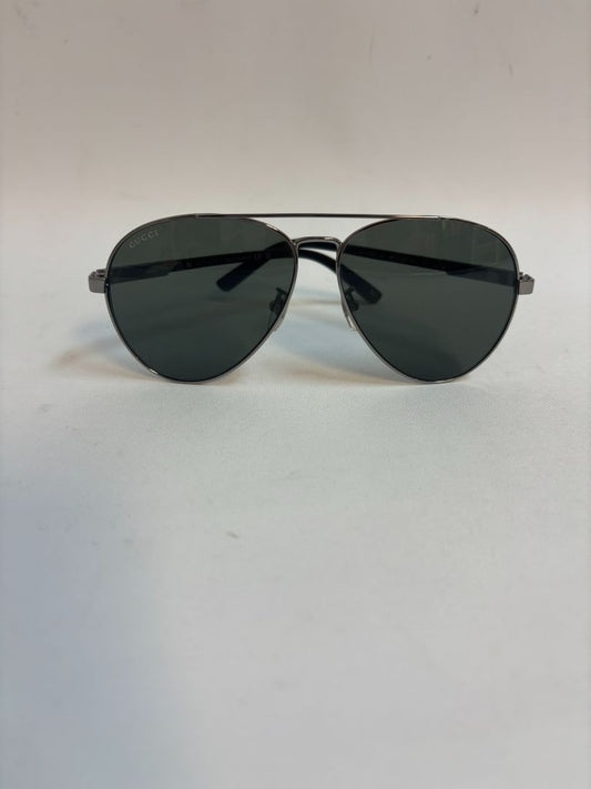 silver and green Gucci Aviator Sunglasses, Lens/Bridge/Temple measurements: Approx. 60 mm / 14–17 mm / 145 mm