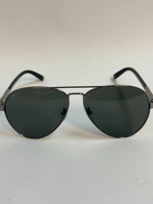 silver and green Gucci Aviator Sunglasses, Lens/Bridge/Temple measurements: Approx. 60 mm / 14–17 mm / 145 mm