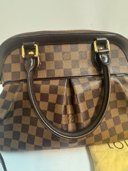 Damier Louis Vuitton Damier Ebene Canvas PM, Approximate Size: ~25 cm width × ~20 cm height × ~12 cm depth (≈9.8″ × 7.9″ × 4.7″)
