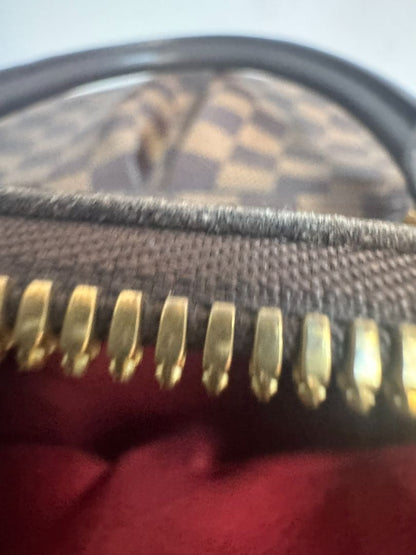 Damier Louis Vuitton Damier Ebene Canvas PM, Approximate Size: ~25 cm width × ~20 cm height × ~12 cm depth (≈9.8″ × 7.9″ × 4.7″)