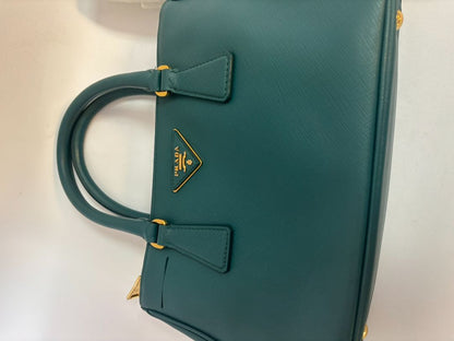 deep teal Prada Model: Double Zip Lux Tote (also known as Galleria Tote), Width: 11.5 inches (29 cm) Height: 8 inches (20 cm) Depth: 5 inches (13 cm) Handle Drop: 4 inches (10 cm) Strap Drop: 19–21 inches adjustable (48–53 cm)