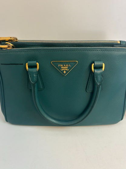 deep teal Prada Model: Double Zip Lux Tote (also known as Galleria Tote), Width: 11.5 inches (29 cm) Height: 8 inches (20 cm) Depth: 5 inches (13 cm) Handle Drop: 4 inches (10 cm) Strap Drop: 19–21 inches adjustable (48–53 cm)