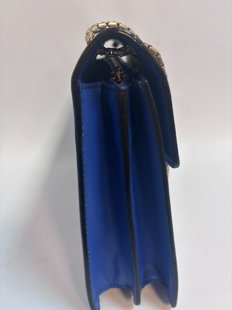 blue Bvlgari Serpenti forever, Dimensions (approximate): Based on Bvlgari official specs for a similar size: ~7.5″ W × 5.5″ H × 2.5″ D (≈19 cm ×14 cm ×6.5 cm) for the standard Shoulder Bag.  A reseller listing for the chain shoulder blue lists 21 cm H × 2