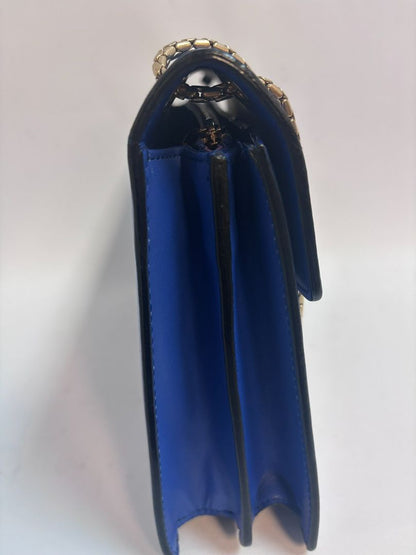 blue Bvlgari Serpenti forever, Dimensions (approximate): Based on Bvlgari official specs for a similar size: ~7.5″ W × 5.5″ H × 2.5″ D (≈19 cm ×14 cm ×6.5 cm) for the standard Shoulder Bag.  A reseller listing for the chain shoulder blue lists 21 cm H × 2