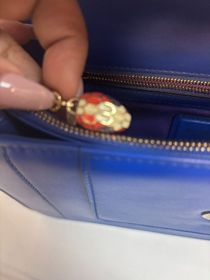 blue Bvlgari Serpenti forever, Dimensions (approximate): Based on Bvlgari official specs for a similar size: ~7.5″ W × 5.5″ H × 2.5″ D (≈19 cm ×14 cm ×6.5 cm) for the standard Shoulder Bag.  A reseller listing for the chain shoulder blue lists 21 cm H × 2
