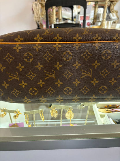 Louis Vuitton Deauville handbag in Monogram canvas with Vachetta leather trim and dual top handles