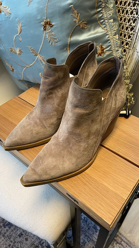 Sam Edelman women's boots in light tan leather with block heel and sleek silhouette
