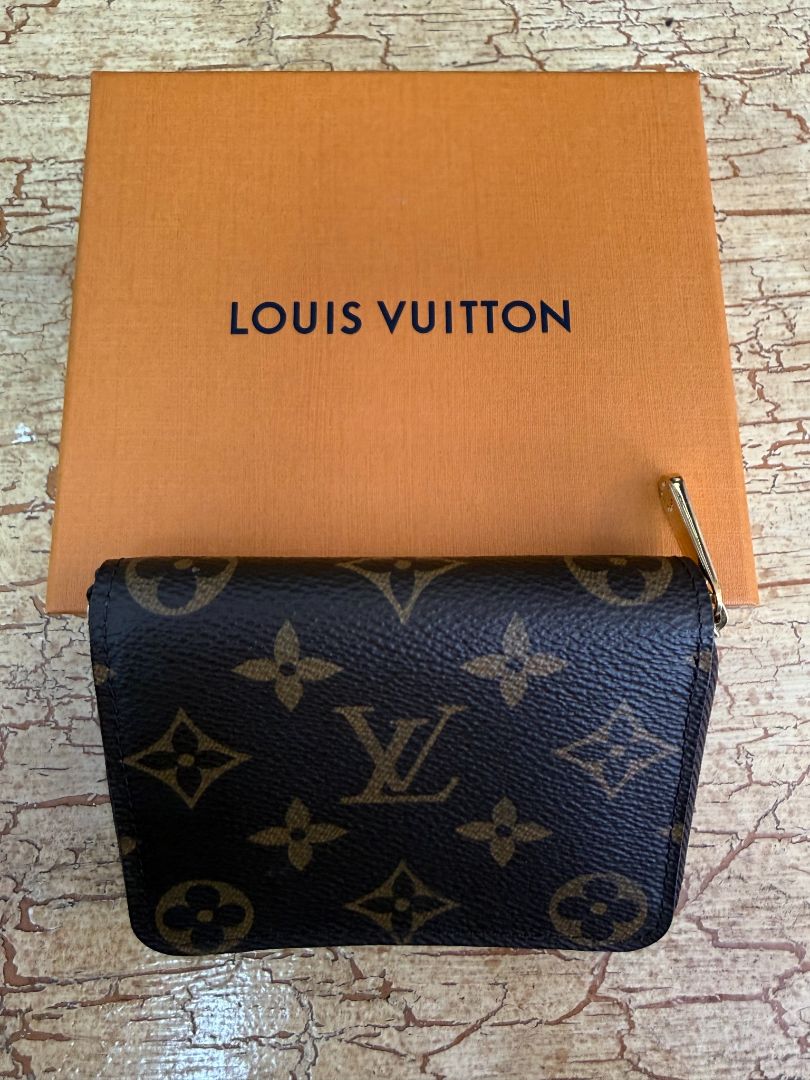 Louis Vuitton zippy wallet