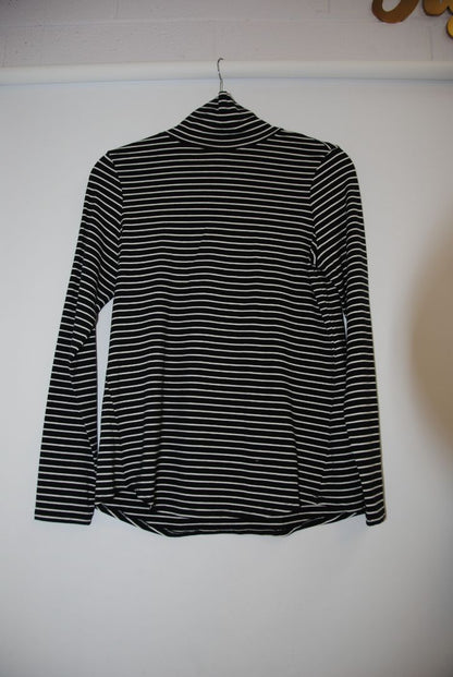 NA turtleneck