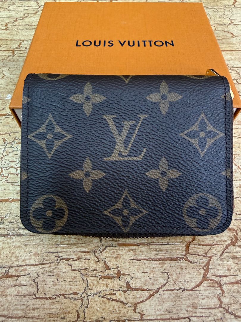 Louis Vuitton zippy wallet